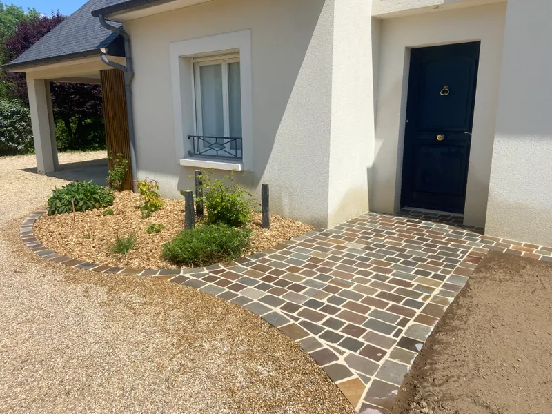 Realisation d'un jardin contemporain avec plantations variees